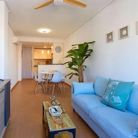 Cozy Retreat - Steps From The Beach In Torrevieja