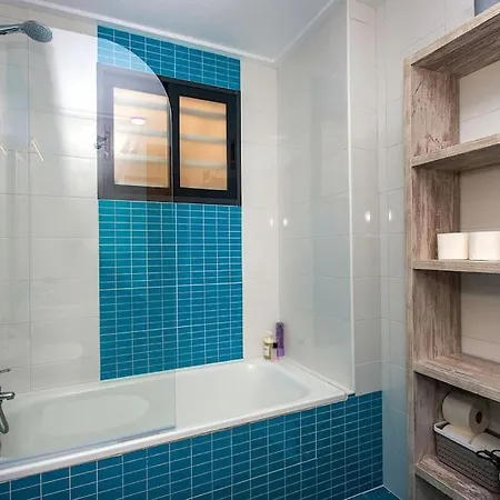 Cozy Retreat - Steps From The Beach In