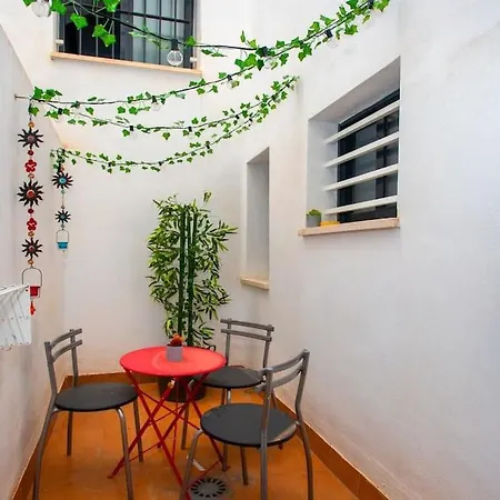 Апартаменты Cozy Retreat - Steps From The Beach In Торевьиа