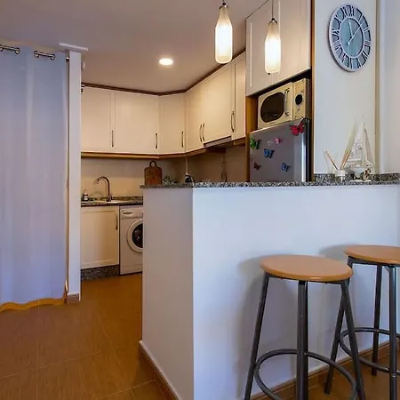 Cozy Retreat - Steps From The Beach In Апартаменты Торевьиа