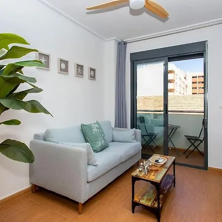 Cozy Retreat - Steps From The Beach In Apartamento Torrevieja