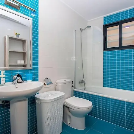 Cozy Retreat - Steps From The Beach In Torrevieja