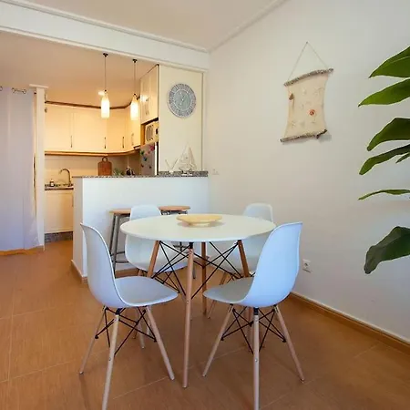 Apartamento Cozy Retreat - Steps From The Beach In