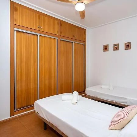 Cozy Retreat - Steps From The Beach In Torrevieja